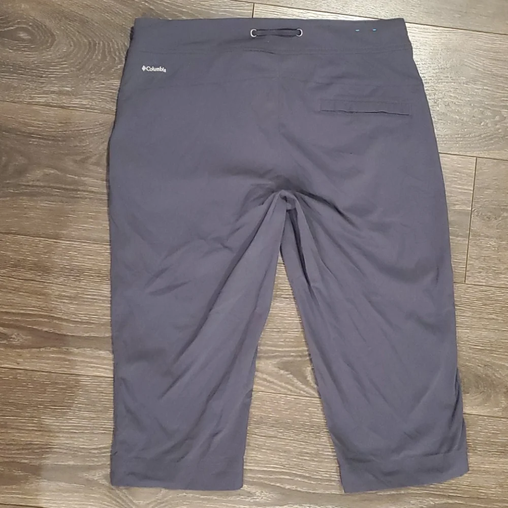 ❤COLUMBIA OMNI-SHIELD PANTS/BERMUDAS, SIZE 10 (30) - Picture 3 of 3